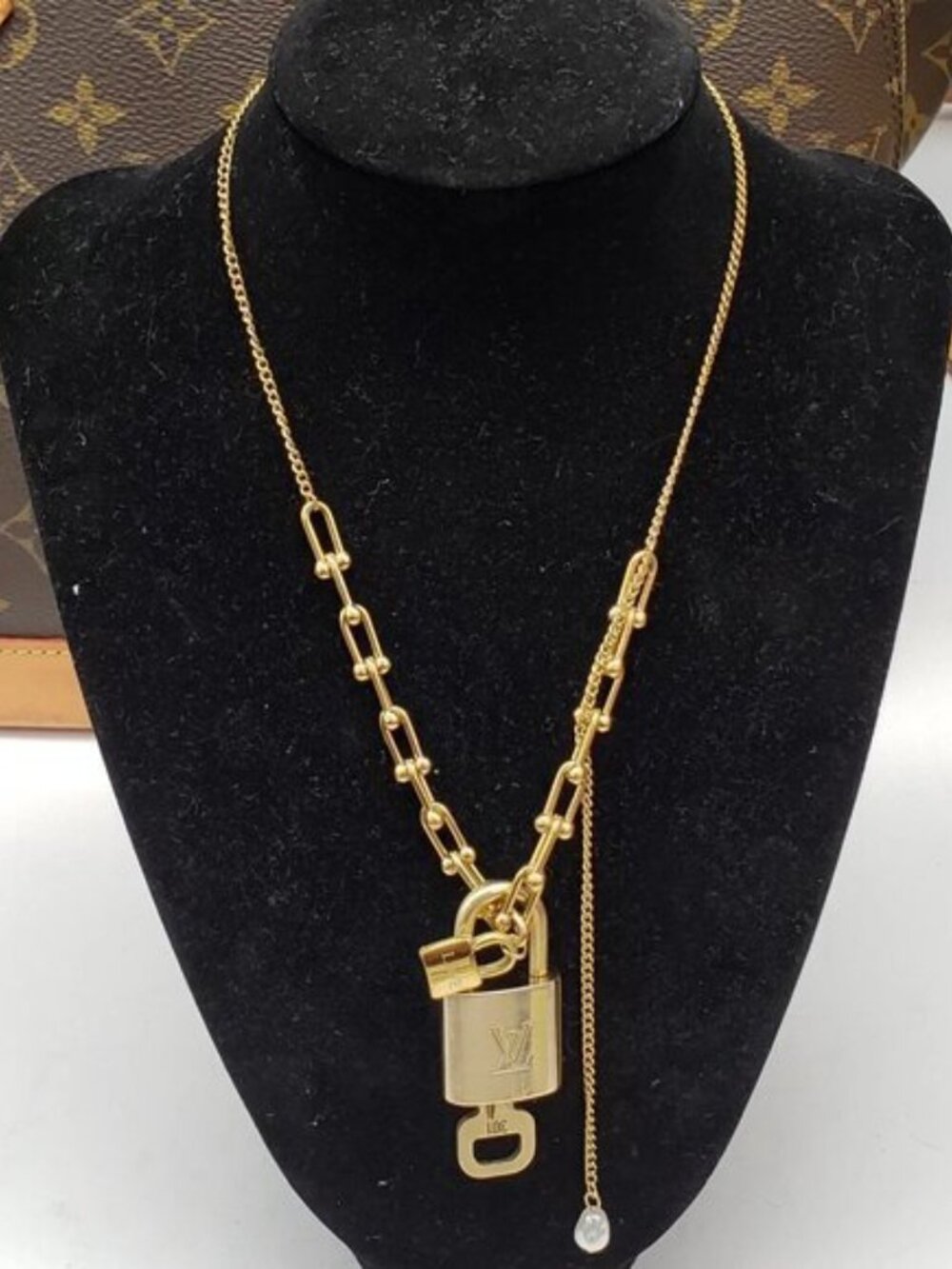 Authentic Louis Vuitton Lock & Key w/ Unbranded Gold Plated Gold Chain Necklace